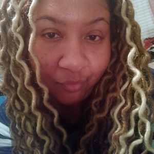 Meet your Posher, Denise